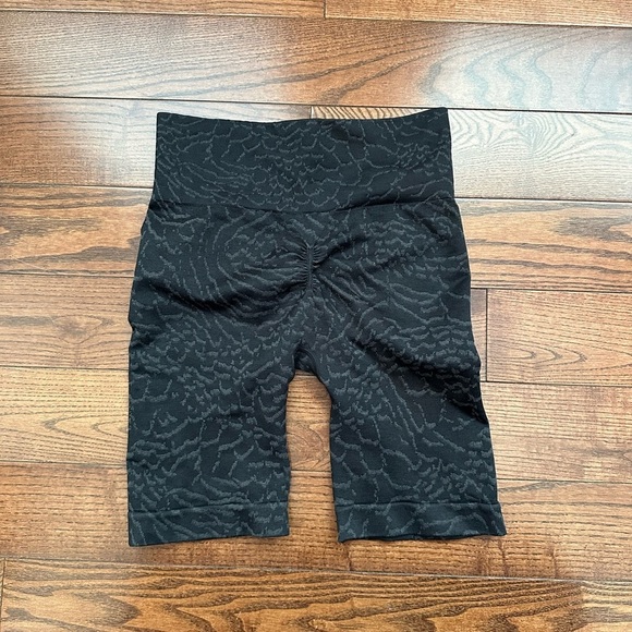 Gymshark Adapt Animal Seamless Cycling Short 7” - Picture 6 of 7